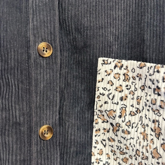 Leopard patched pocket button front corduroy shirt - Picture 6 of 6